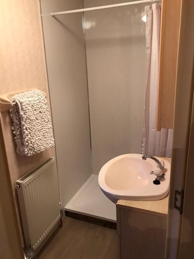 The Fox Inn, Roxby, Static Caravan 외부 사진